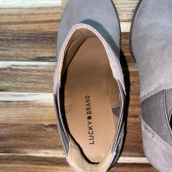 🍀Lucky Brand Youse Taupe Suede Chelsea Wedge Ankle Booties- Women’s 9M - Picture 6 of 9